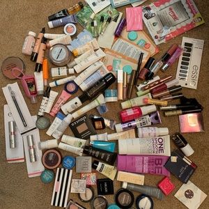 Women’s Skin Care/Makeup Bundle